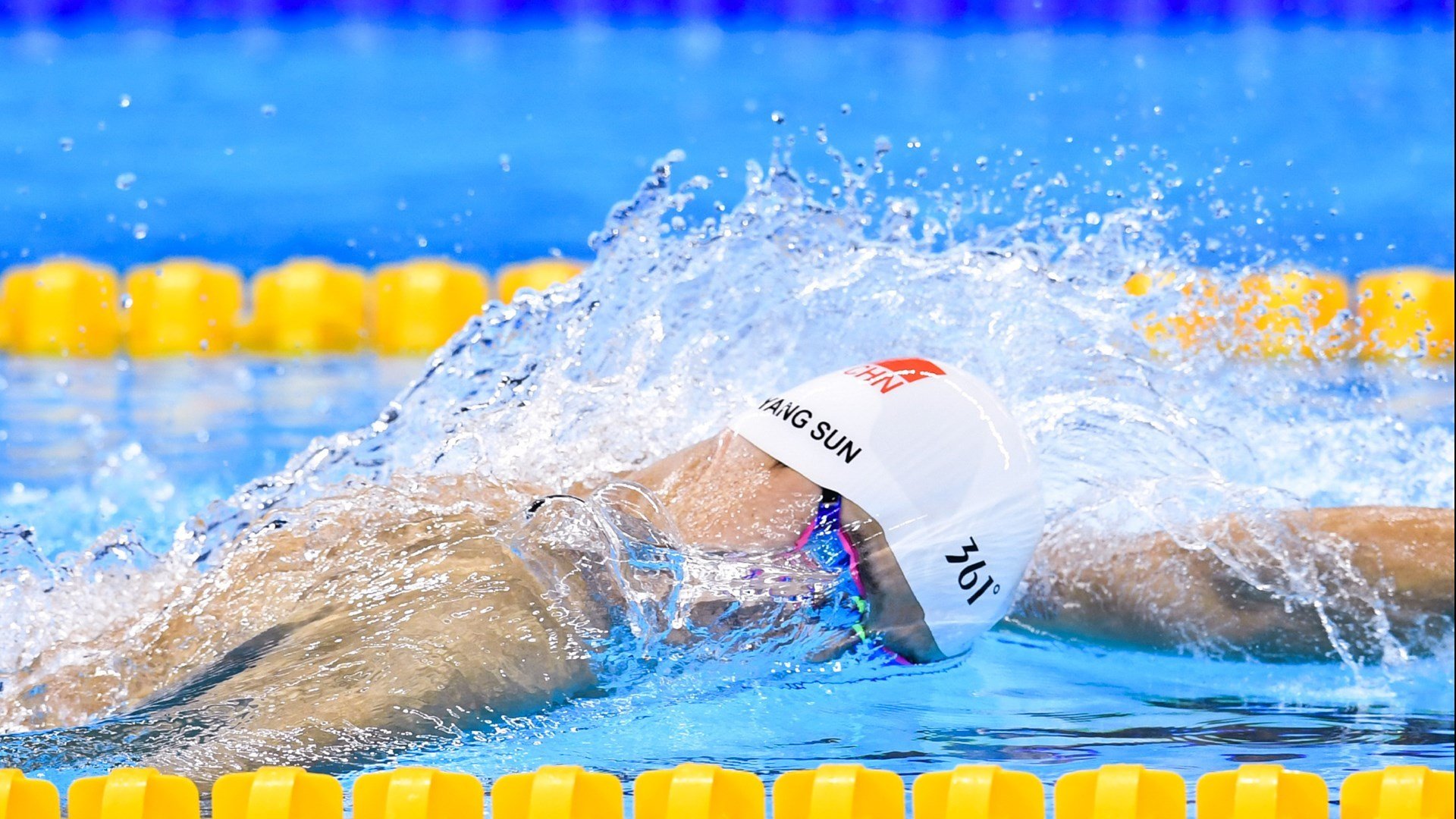 当国乒遇上英语,没啥意外,全是笑料!樊振东never get up笑翻全网,国乒猛将樊振东